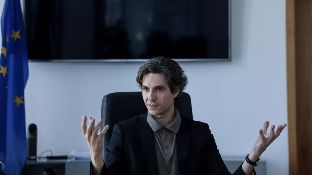 Zakon, ki prinaša več koristnih rešitev za delavce, blokirajo zaradi enega člena