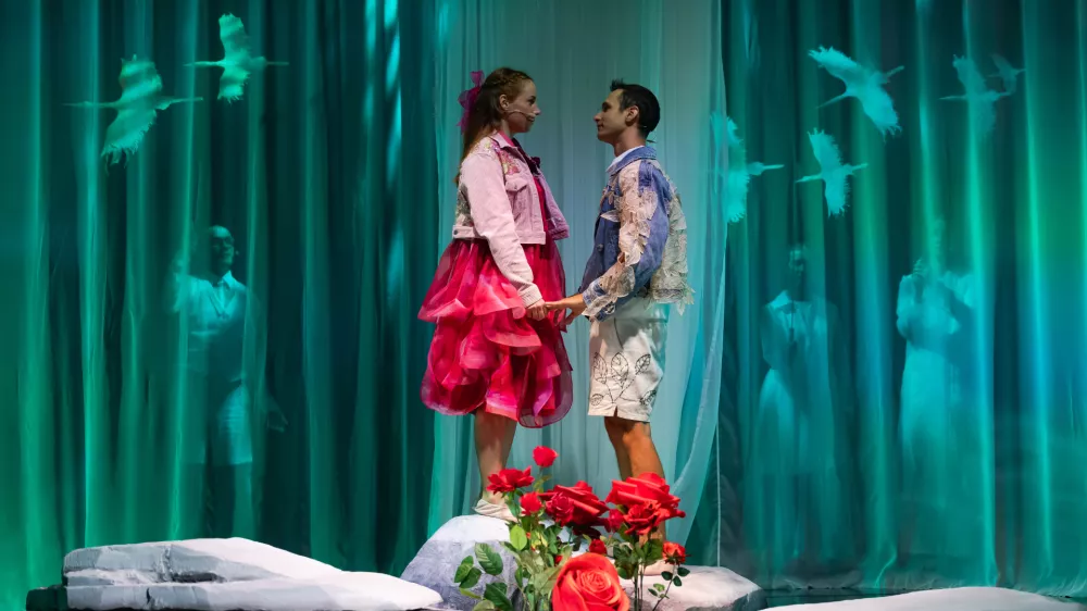 Iz predstave Snežna kraljica. F Darja Štravs Tisu