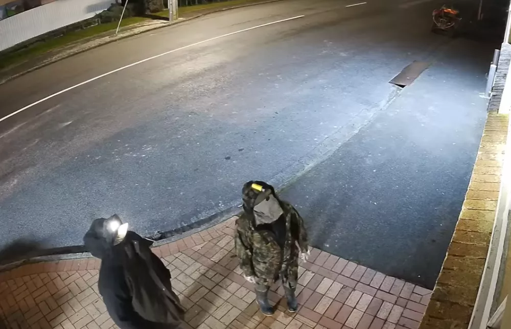 Tom Phillips, nova zelandija, ubežnik