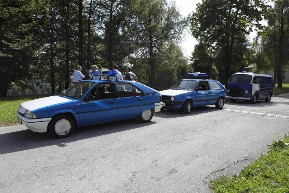28.8.2025 - Policija - Starodobniki stara policijska vozila policijski kamp za srednje&scaron;olceFoto: Luka Cjuha