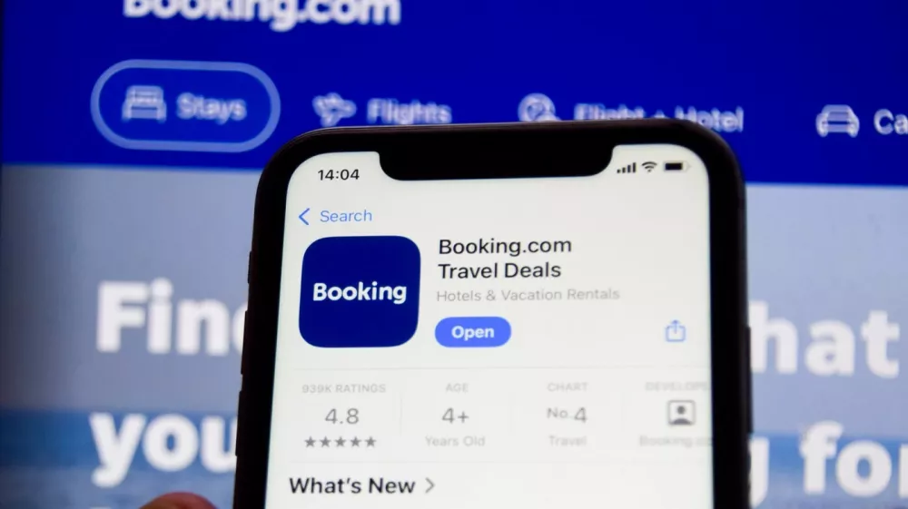 August 7, 2025, London, England, United Kingdom: The travel platform Booking.com is facing a lawsuit from over 10,000 European hotels who claim that the vacation booking site and app used the 'best price' pledges to 'distort the market',Image: 1028143317, License: Rights-managed, Restrictions:, Model Release: no