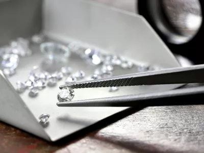 V trezorjih je bilo veliko nakita in diamantov. Nikoli pa ne bo znano, kaj vse so v njih našli. / Foto: Istock