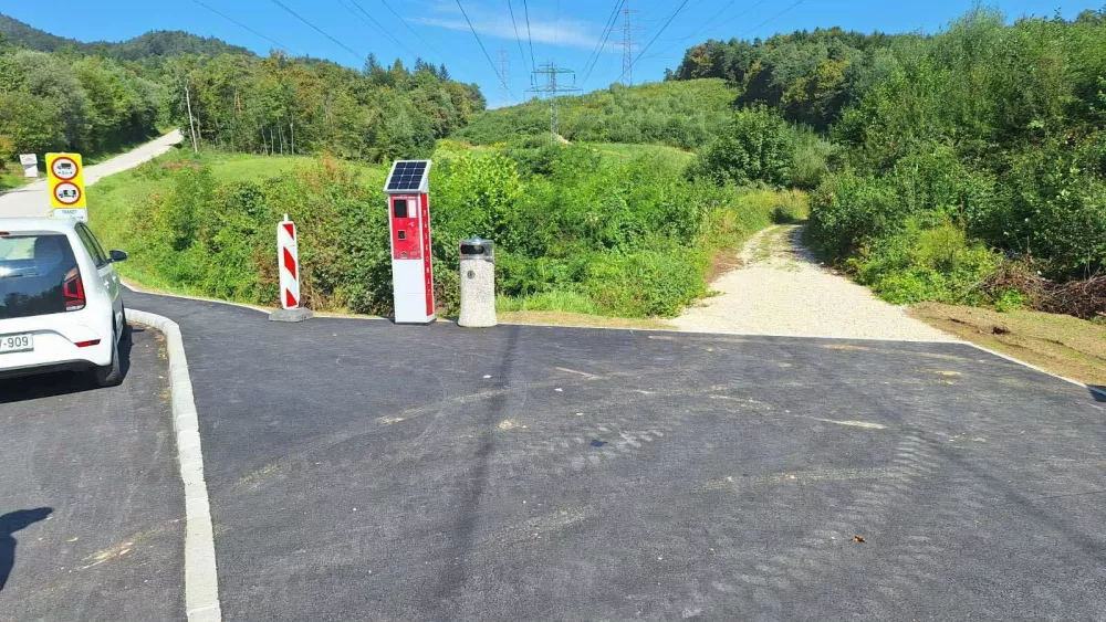 plačljivo parkirišče pod Svetim Joštom nad Kranjem