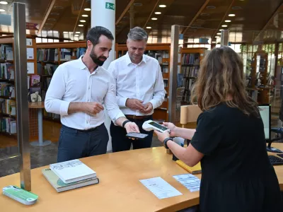 Pametno mesto: V knjižnici kmalu izposoja prek mobilne aplikacije