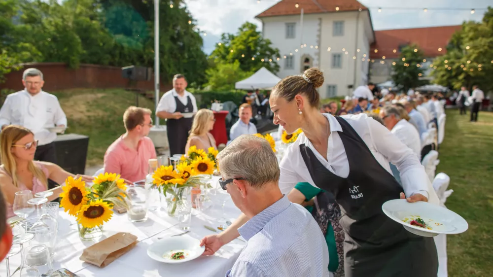 Kranjska dolga miza 2022, Kranj, Slovenija, 23.06.2022. Obvezno navajanje avtorja © Matej Povše / kolektiff