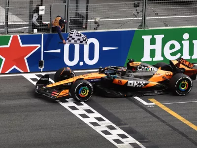 Formula One F1 - Dutch Grand Prix - Circuit Zandvoort, Zandvoort, Netherlands - August 31, 2025 McLaren's Oscar Piastri passes the chequered flag to win the Dutch Grand Prix REUTERS/Jakub Porzycki