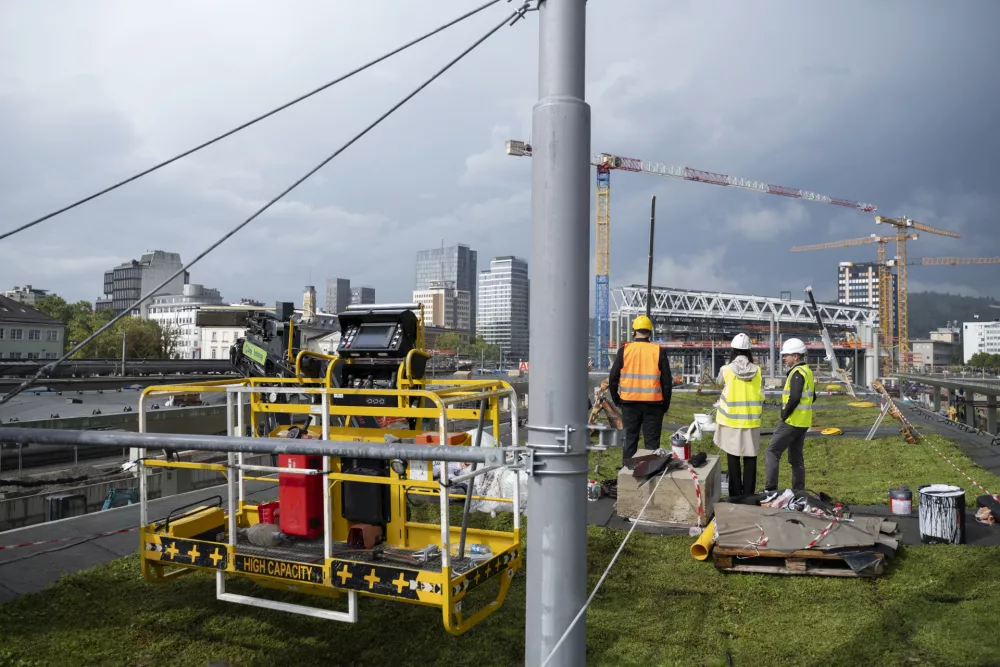 Nadgrajena železniška postaja bo imela sedem novih peronov z nadstreški