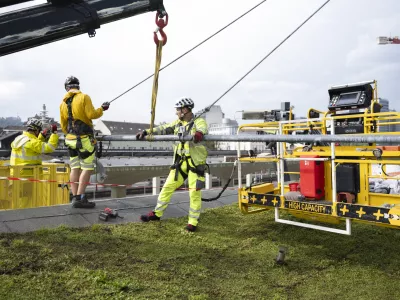 Nadgrajena železniška postaja bo imela sedem novih peronov z nadstreški