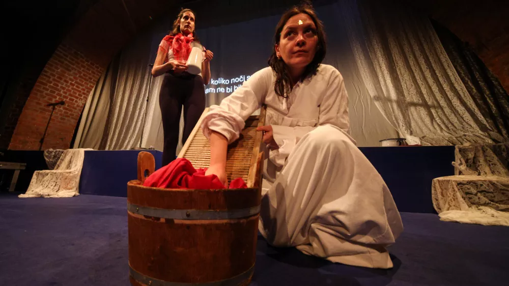 Iz predstave 55 člen