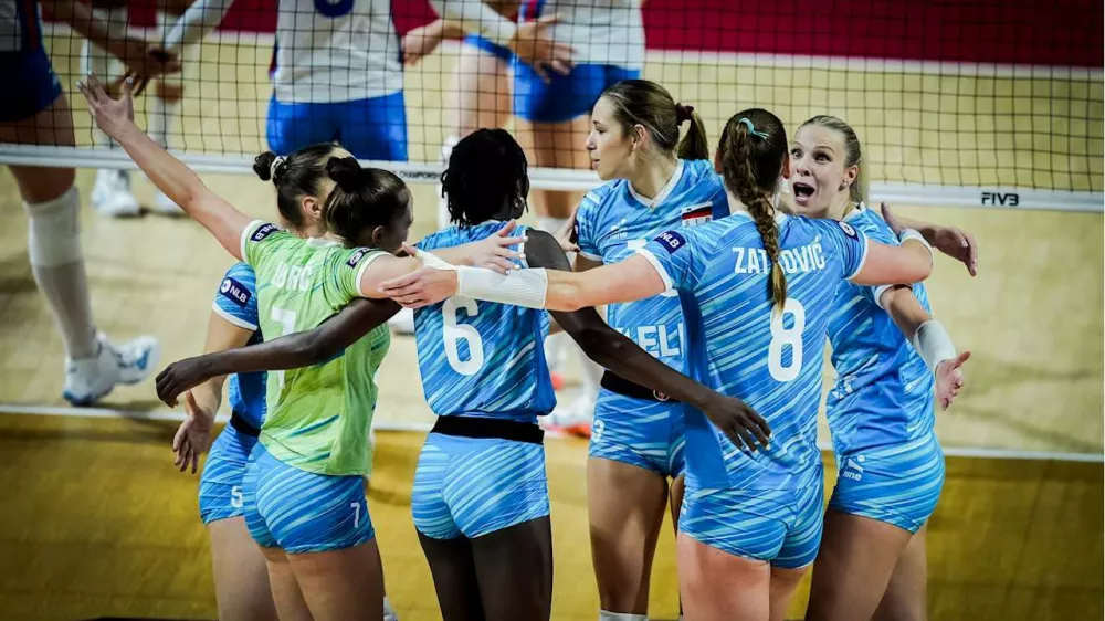Slovenske odbojkašice na svetovnem prvenstvu na Tajskem. Foto: Odbojkarska zveze Slovenije