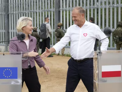 Polish Prime Minister Donald Tusk, right, and European Commission President Ursula von der Leyen shake hands after delivering a statement to the media during their visit to the Polish-Belarus border, in Krynki, Poland, Sunday, Aug. 31, 2025. (AP Photo/Czarek Sokolowski)