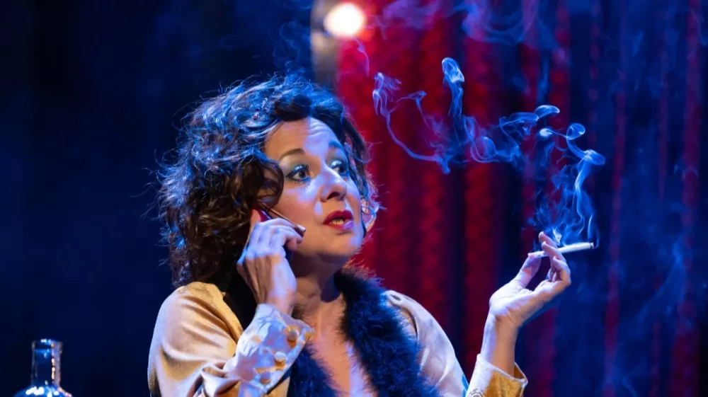 Lara Jankovič v predstavi Balkan bluz kabaret. F Gledališče Koper