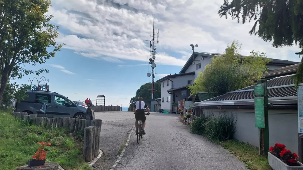 ker so Janče najvišji hrib v okolici Ljubljane je vzpon velik izziv tudi za kolesarje. 