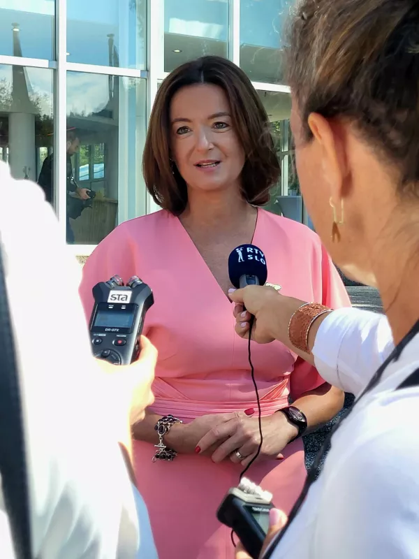 Bled.Protest ob robu Blejskega strateskega foruma.Ministrica za zunanje in evropske zadeve Tanja Fajon.