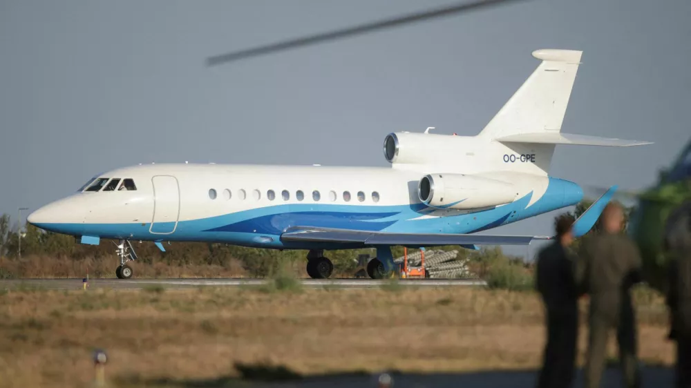 The plane transporting European Commission President Ursula von der Leyen and her staff lifts off from the tarmac of Mihail Kogalniceanu Air Base, in Mihail Kogalniceanu, near Constanta, Romania September 1, 2025. An EU spokesperson said on Monday that the GPS system on the plane carrying European Commission President Ursula von der Leyen was jammed while it was flying to Bulgaria the day before. Inquam Photos/George Calin via REUTERS ATTENTION EDITORS - THIS IMAGE WAS PROVIDED BY A THIRD PARTY. ROMANIA OUT. NO COMMERCIAL OR EDITORIAL SALES IN ROMANIA