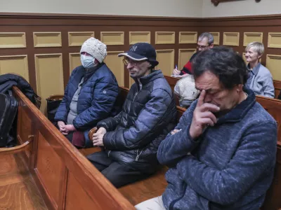 - 28.11.2022 – sojenje Čop Tanji, Skopec Urošu, Mikulin Sandiju, Pavlović Brankotu in Novak Eriki zaradi goljufije in pranja denarja - oškodovali naj bi britansko medijsko korporacijo BBC za 336.000 evrov,  //FOTO: Jaka Gasar