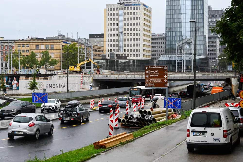 02.09.2025 - Gneča na Dunajski cesti pri podhodu.