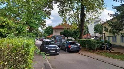 Prometne preglavice: Stanovalci nejevoljni zaradi kolone vozil in zapore