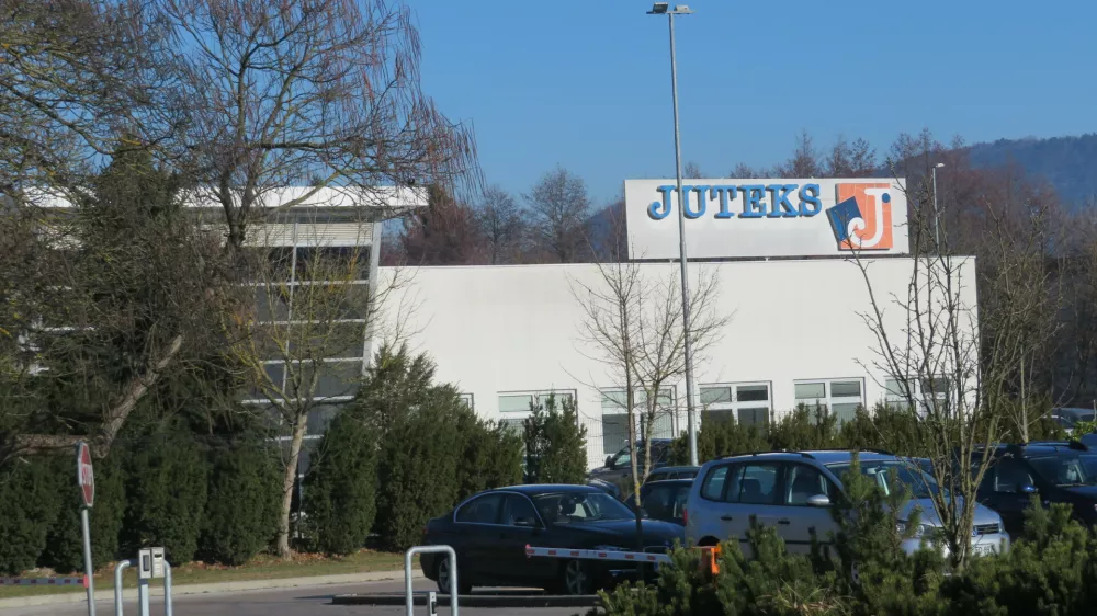 ﻿Poslovna stavba Juteksa v bližini Žalca