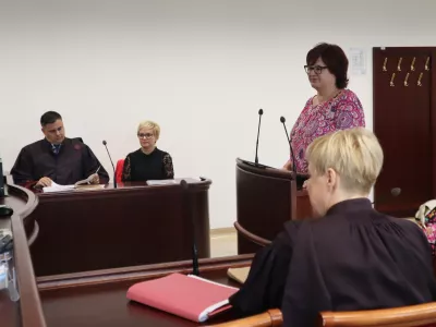 Murska Sobota, okrozno sodisce v Murski Soboti.Predobravnavni narok v kazenski zadevi zoper Suzano Lukovnjak, sindikalno zaupnico in knjiznicarko v Pokrajinski in studijski knjiznici (PISK) Murska Sobota.