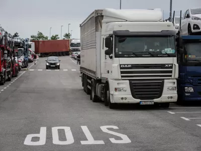 ﻿03.07.2016 - Stavka v Luki Koprer - Luka Koper - tovorni promet tovornjaki čakajo za vstop v Luko ///FOTO: Luka Cjuha..