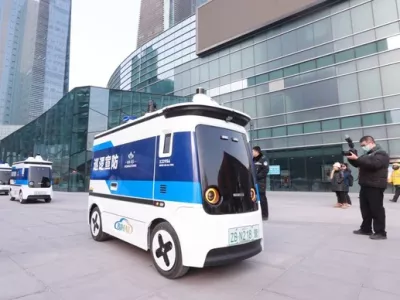 Kitajska, samovozeči policijski avto. Foto: Visual China Group