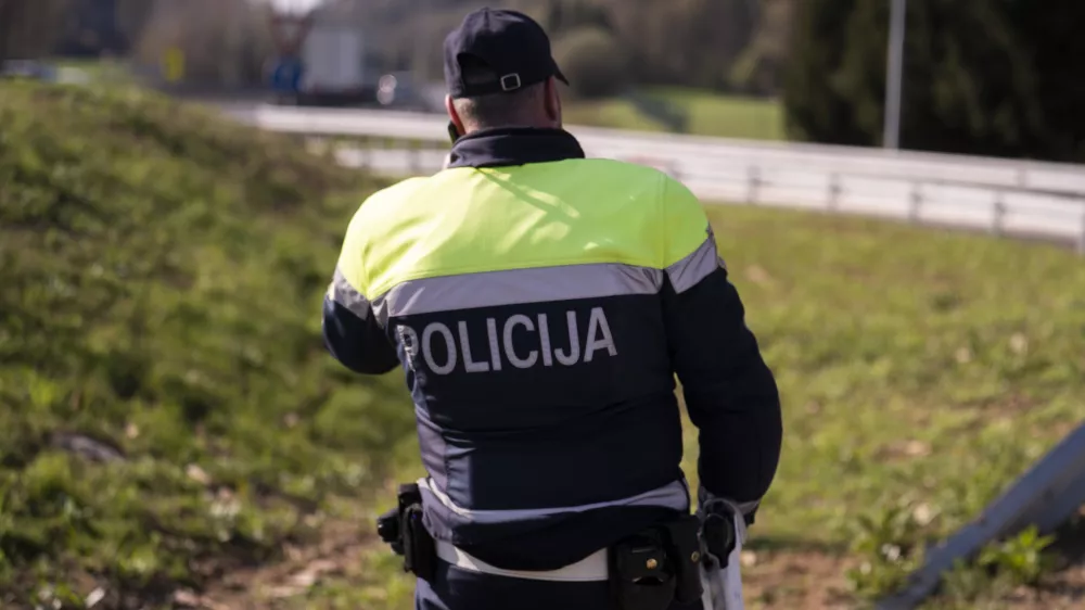 prometni nadzorpolicija - simbolična fotografijaprometna policijavarnost v prometupolicija na motorjihmotoristična policijaprehitri voznikiavtocestna policija08.04.2025 Policijski nadzor, počivališče PovodjeFOTO: Nik Erik Neubauer