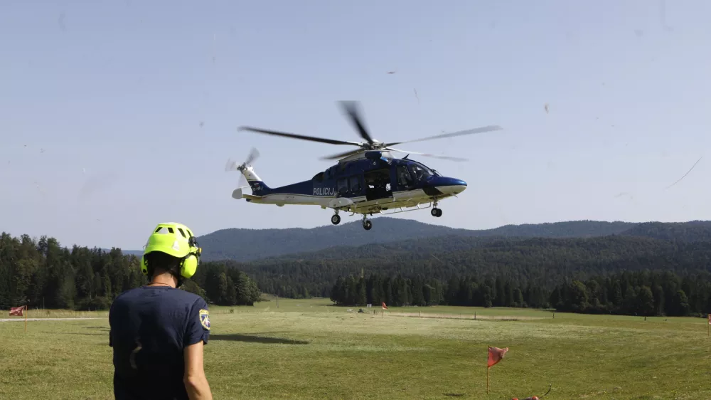 28.8.2025 - Policija - Policijski helikopter -  policijski kamp za srednješolceFoto: Luka Cjuha
