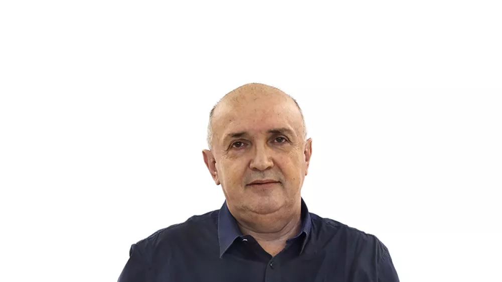 Darijan KoširZA ONLINE - Redakcija Dnevnik 2024 - portreti za komentarje in kolumne - kolumnisti - komentatorji – novinarji - portret //FOTO: Luka Cjuha