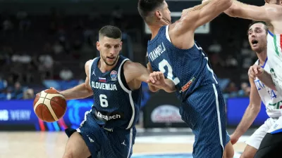 Basketball - FIBA EuroBasket 2025 - Round of 16 - Italy v Slovenia - Xiaomi Arena, Riga, Latvia - September 7, 2025 Slovenia's Aleksej Nikolic in action REUTERS/Ints Kalnins