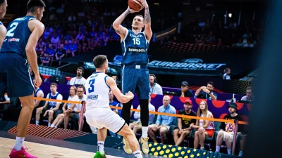 Gregor Hrovat, Slovenija, Islandija