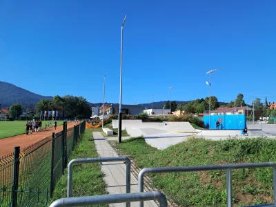 Športni park Vrhnika ima sveže dokončani skatepark, ki je že v uprabi. Foto: Miha K. Turk 