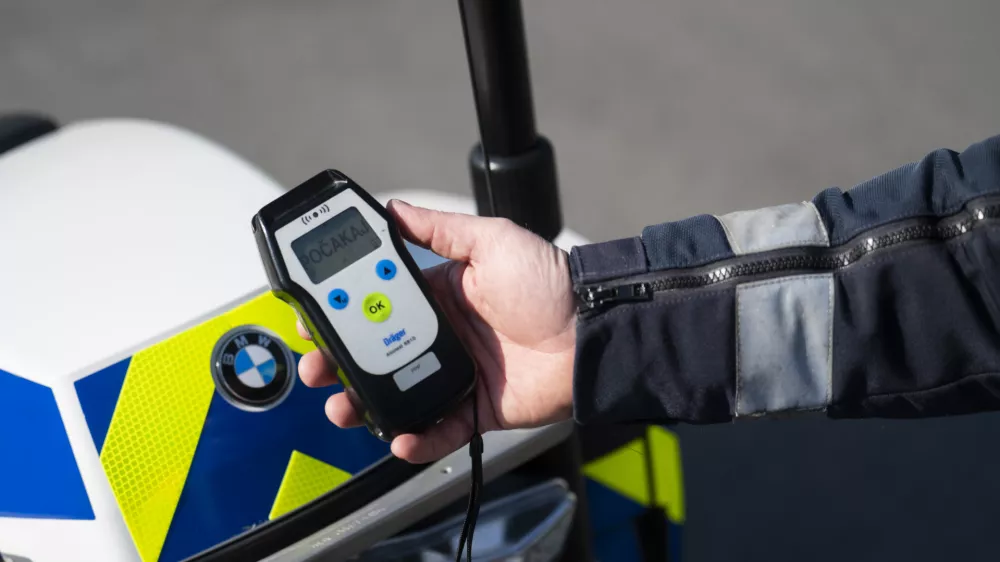 prometni nadzorpolicija - simbolična fotografijaprometna policijavarnost v prometupolicija na motorjihmotoristična policijaprehitri voznikiavtocestna policijaalkotestalkohol v prometu08.04.2025 Policijski nadzor, počivališče PovodjeFOTO: Nik Erik Neubauer