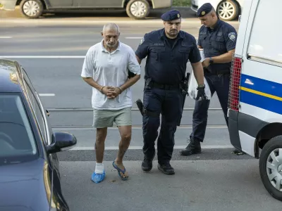 Roberta R. so tako privedli na zaslišanje glede nasilne smrti njegove žene. Razkosano truplo so našli v domači greznici.