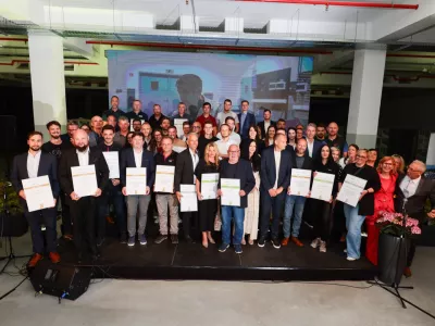 TAB d.d., Prevalje, 79. maj 2025 – Koroška je danes bogatejša za 7 zlatih, 8 srebrnih, 2 bronasti, 3 prebojne invencije in 6 zahval za prispevek k razvoju družbe in Koroške regije, ki jih je GZS – Koroška gospodarska zbornica podelila v inovativnem okolju in partnerstvu z izjemno koroško družbo TAB d.d. in ob boku z nacionalnimi partnerji Ministrstvom za gospodarstvo, turizem in šport, Ministrstvom za visoko šolstvo, znanost in inovacije, ter njunima agencijama SPIRIT Slovenija in ARIS.