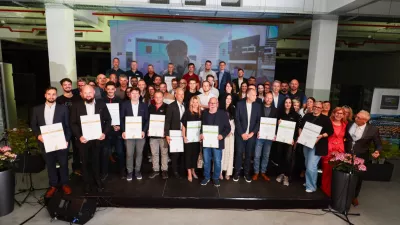 TAB d.d., Prevalje, 79. maj 2025 &ndash; Koro&scaron;ka je danes bogatej&scaron;a za 7 zlatih, 8 srebrnih, 2 bronasti, 3 prebojne invencije in 6 zahval za prispevek k razvoju družbe in Koro&scaron;ke regije, ki jih je GZS &ndash; Koro&scaron;ka gospodarska zbornica podelila v inovativnem okolju in partnerstvu z izjemno koro&scaron;ko družbo TAB d.d. in ob boku z nacionalnimi partnerji Ministrstvom za gospodarstvo, turizem in &scaron;port, Ministrstvom za visoko &scaron;olstvo, znanost in inovacije, ter njunima agencijama SPIRIT Slovenija in ARIS.