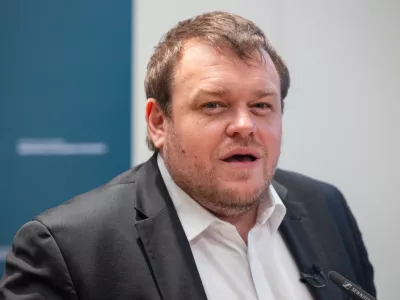 Brdo pri Kranju, Kongresni center Brdo.Novinarska konferenca v okviru vseslovenskega srecanja ministra za solidarno prihodnost Simona Maljevca z zupanjami in zupani na temo ucinkovite dolgotrajne oskrbe v lokalni skupnosti.Minister za solidarno prihodnost Simon Maljevac.