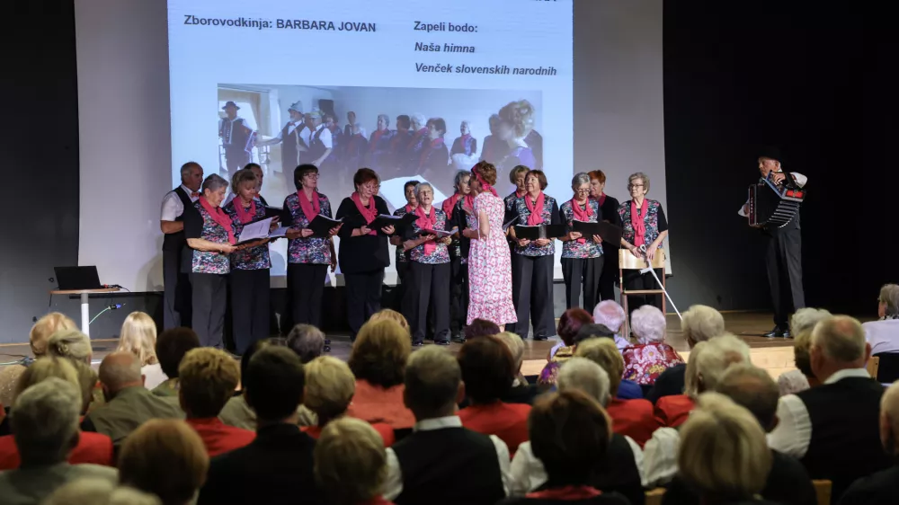 - 06.09.2025 - Zveza dru&scaron;tev upokojencev območja Ljubljana Vič - Rudnik (OZDU) organizira v izvedbi DU Trnovo srečanje z revijo ljudskih pevskih zborov //FOTO: Jaka Gasar
