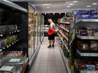 Trgovina atlasnakupovanježivilahranatrgovinetrgovcikošarica25.06.2025 - Nakupovanje ob nedeljah in praznikih, odprte trgovine. FOTO: Nik Erik Neubauer