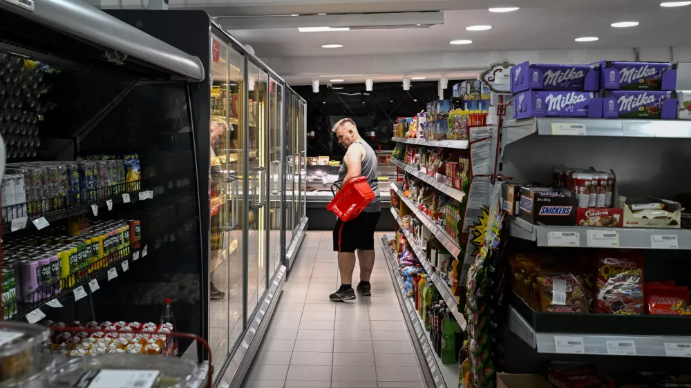 Trgovina atlasnakupovanježivilahranatrgovinetrgovcikošarica25.06.2025 - Nakupovanje ob nedeljah in praznikih, odprte trgovine. FOTO: Nik Erik Neubauer