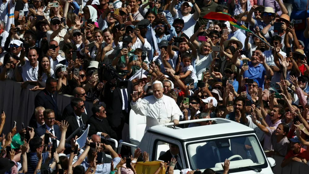 Pope Leo XIV greets the faithful after a Holy Mass for the canonisation of Carlo Acutis, a British-born Italian boy who became the first millennial to be made a Catholic saint, and Pier Giorgio Frassati, in St. Peter's Square at the Vatican, September 7, 2025. REUTERS/Guglielmo Mangiapane