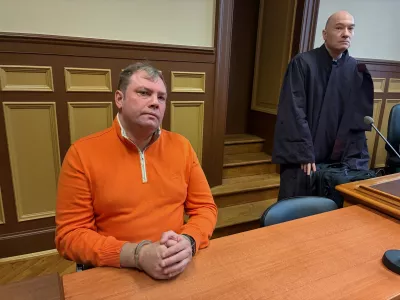 Odpravili so mu pripor, ruski heker s sodišča brez lisic