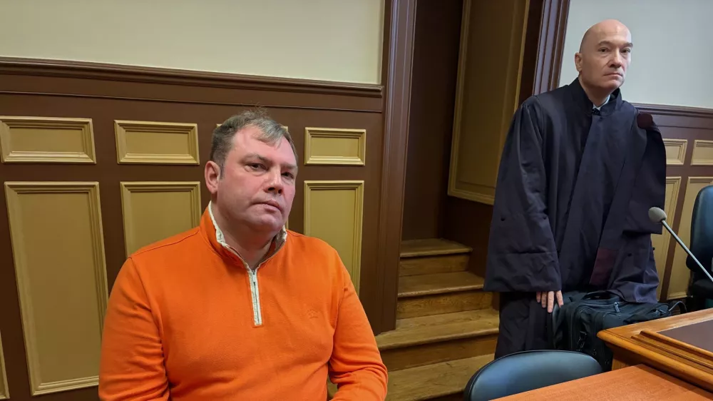 Odpravili so mu pripor, ruski heker s sodišča brez lisic