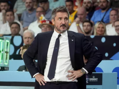 Basketball - FIBA EuroBasket 2025 - Round of 16 - Italy v Slovenia - Xiaomi Arena, Riga, Latvia - September 7, 2025 Italy head coach Gianmarco Pozzecco REUTERS/Ints Kalnins