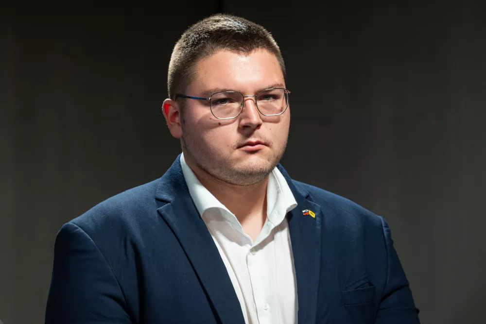 Ljubljana, DZ.Novinarska konferenca SDS in NSi, na kateri so pojasnili razloge za interpelacijo ministra za solidarno prihodnost Simona Maljevca.Poslanec SDS Andrej Poglajen.