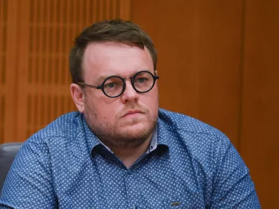 Ljubljana, DZ.Predstavitev kandidata za ministra za delo, druzino, socialne zadeve in enake moznosti Luke Mesca pred odborom DZ za delo, druzino, socialne zadeve in invalide.Bodoci drzavni sekretar na ministrstvu za delo, druzino, socialne zadeve in enake moznosti Simon Maljevac.