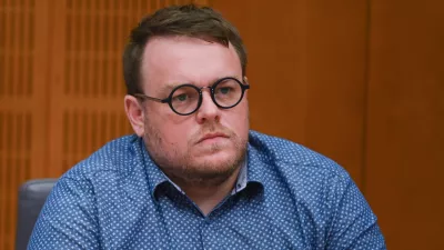 Ljubljana, DZ.Predstavitev kandidata za ministra za delo, druzino, socialne zadeve in enake moznosti Luke Mesca pred odborom DZ za delo, druzino, socialne zadeve in invalide.Bodoci drzavni sekretar na ministrstvu za delo, druzino, socialne zadeve in enake moznosti Simon Maljevac.