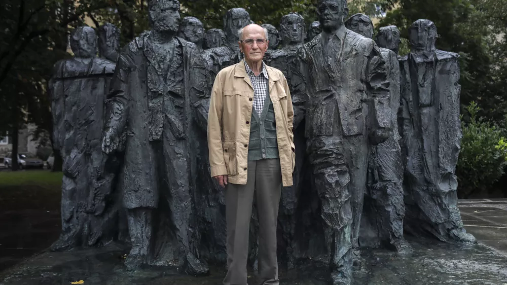 ﻿- 23.09.2019 - Andrej Marinc, nekdanji politik - sekretar sekretariata in član predsedstva CK ZKS (1968 - 1972), predsednik IS Skupščine SRS (1972 - 1978), podpredsednik ZIS (1978 - 1979), predsednik CK ZKS (1982 - 1986) in član Predsedstva SRS (1986 - 1990).   //FOTO: Jaka GasarOPOMBA: ZA OBJEKTIV - INTERVJU