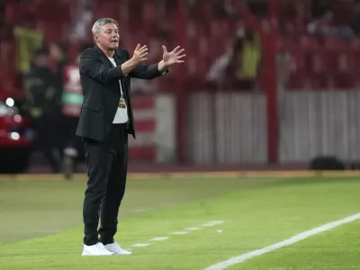 Serbia's head coach Dragan Stojkovic gestures during the World Cup Group K qualifying soccer match between Serbia and England, at the Rajko Mitic Stadium in Belgrade, Serbia, Tuesday, Sept. 9, 2025. (AP Photo/Darko Vojinovic)