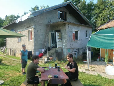 Iskrica, družina Zabukovnik, Vinarje pri Slovenski Bistrici. Toča ji je uničila streho in notranjost hiše. Foto: Tatjana Pihlar / Foto: Tatjana Pihlar 